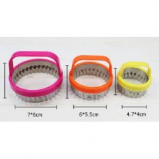 COOKIE CUTTER ROUND SET SCALLOPED EDGE 3