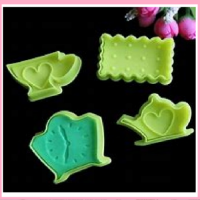 PLUNGER CUTTER TEA PARTY 4'S PLUNGER CUTTER TEA PARTY 4'S