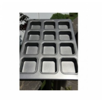 BAKING PAN SQUARE MUFFIN 12'S